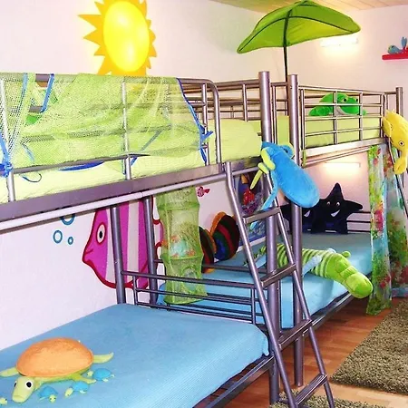 With 2 Bedrooms Casa de Férias