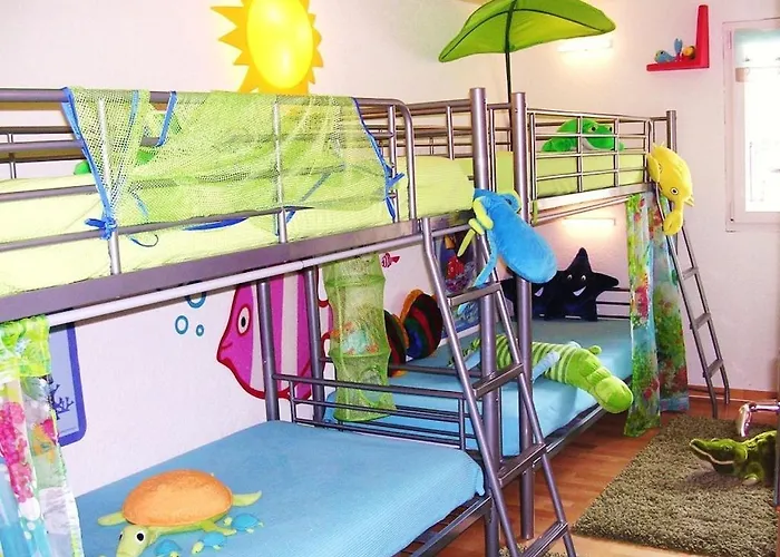 With 2 Bedrooms Casa de Férias